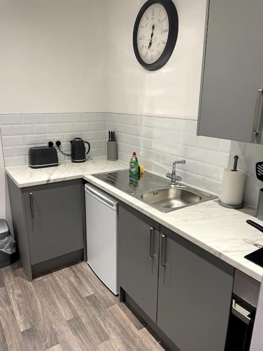 #4Bs 1 Bed Serviced Apartment Derby Exterior photo